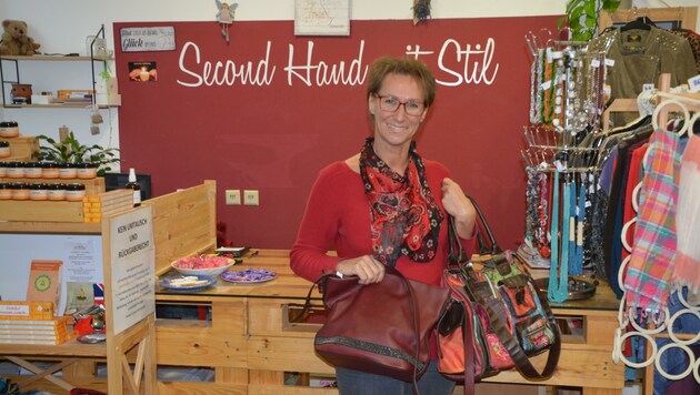 Dagmar Bischoff feiert mit ihrem Second Hand Shop das vierjährige Jubiläum. Sie ist stolz, dass sie den Schritt in die Selbstständigkeit schließlich gewagt hat. (Bild: Charlotte Titz)