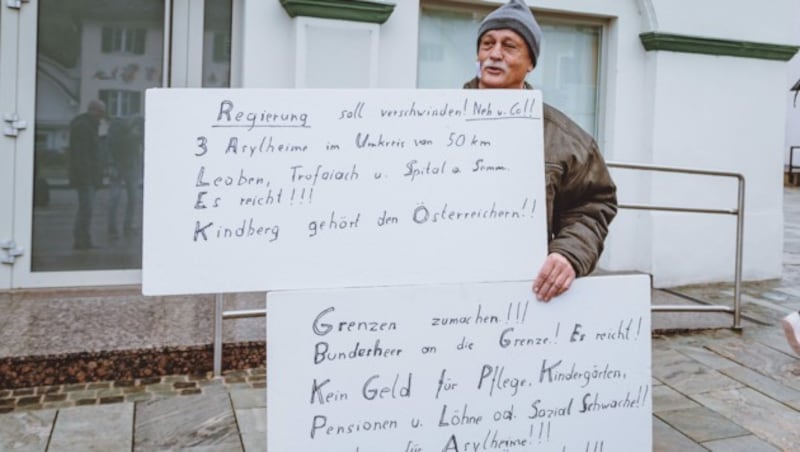 Manche Demonstranten hatten viel zu sagen. (Bild: Dominik Angerer)