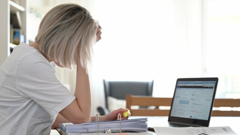 Besonders alleinerziehende Frauen erleben immer mehr finanzielle Belastung durch die Teuerung. (Bild: Markus Wenzel)