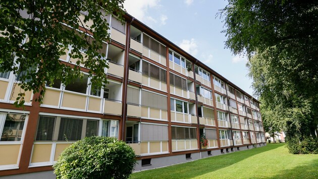 Tatort: 96-Parteien-Wohnhaus in der Gorianstraße in Salzburg. (Bild: Tschepp Markus)