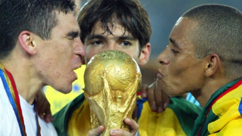 Lucio, Kaka und Gilberto Silva (von li. nach re.) nach dem WM-Triumph 2002 (Bild: AFP)