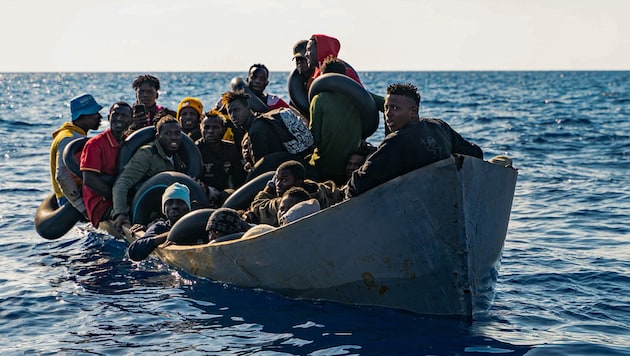 Nach wie vor wagen unzählige Migranten die gefährliche Reise über das Mittelmeer. (Bild: AFP)