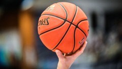 Direkt vom Feld aus sollen die Basketball-Partien manipuliert worden sein - wegen des Wettschadens müssen sich zehn Ex-Basketballer bald dem Grazer Gericht stellen. (Bild: GEPA )