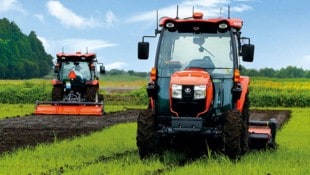 Der japanische Landmaschinenhersteller Kubota testet neben neuen automatisierten Traktoren auch Nachrüst-Kits, mit denen vorhandene Maschinen kostengünstig umgerüstet werden könnten. (Bild: Kubota)