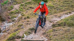 Am Samstagnachmittag ist ein Jugendlicher aus Zell am See mit seinem Mountainbike schwer gestürzt (Symbolbild). (Bild: Wallner Hannes)