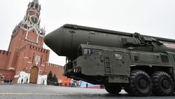 Russland spielt gerne mit nuklearem Feuer, jetzt wurden die Äußerungen aber deutlich abgeschwächt. (Bild: APA/AFP/Alexander NEMENOV)