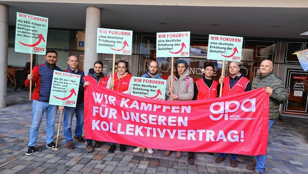 Beschäftigte der steirischen Sozialwirtschaft trafen sich am Montag in Graz zu einer Betriebsversammlung. (Bild: Christian Jauschowetz)