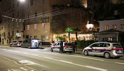 Der 27-jährige Flachgauer soll einem 46-Jährigen in der Stadt Salzburg eine Scherbe in den Hals gerammt haben. (Bild: Tschepp Markus)