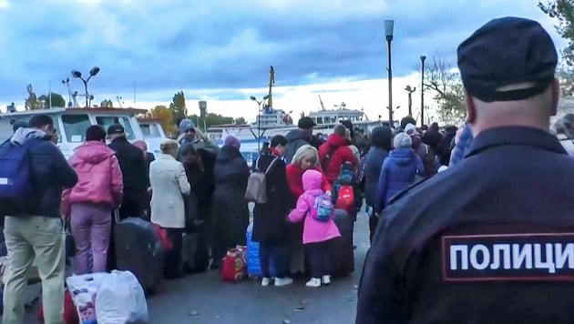 In der Stadt Cherson wurden Evakuierungen angeordnet, laut russischer Seite geschieht das zum Schutz der Zivilisten. (Bild: APA// AFP/TELEGRAM/@STREMOUSOV_KIRILL/@NM_DNR/STRINGER)