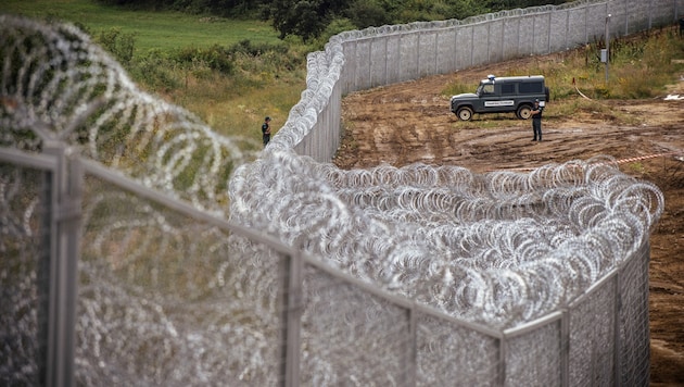 Die auf dem Festland 259 Kilometer lange bulgarische EU-Außengrenze zur Türkei wird seit 2014 teilweise und seit 2017 komplett durch einen Drahtzaun geschützt und mit Wärmebildkameras überwacht. (Bild: AFP)