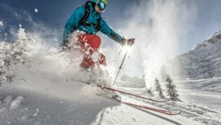 Einen Batzen Geld müssen Skifahrer und Snowboarder in diesem Winter hinblättern, um ihrem Hobby nachzugehen. (Bild: stock.adobe.com - Jag_cz )