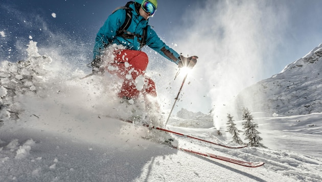 Einen Batzen Geld müssen Skifahrer und Snowboarder in diesem Winter hinblättern, um ihrem Hobby nachzugehen. (Bild: stock.adobe.com - Jag_cz)
