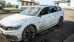 Mit diesem in Pettenbach geraubten Taxi verunglückte das Trio bei Hohenzell. Die drei ließen sich ein anderes Taxi rufen. (Bild: Pressefoto Scharinger © Daniel Scharinger)