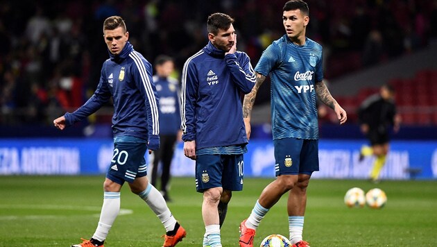 Giovani Lo Celso, Lionel Messi und Leandro Paredes (von li. nach re.) (Bild: APA/AFP/PIERRE-PHILIPPE MARCOU)