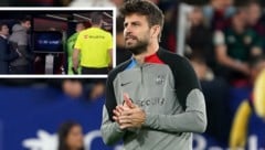 Gerard Pique diskutiert und wird in seinem letzten Spiel als Profifußballer des Feldes verwiesen. (Bild: APA/AFP/CESAR MANSO, twitter.com/Sachk0)