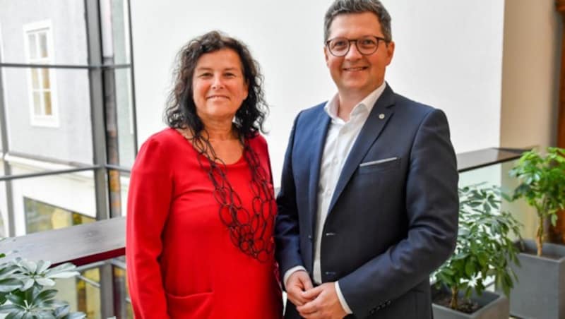 Birgit Gerstorfer mit ihrem Nachfolger an SPÖ-Spitze und Landesratssitz Michael Lindner. (Bild: © Harald Dostal / 2022)