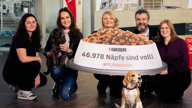 Gemeinsam im Dienst der guten Sache: Anna Putz (TierQuarTier Wien), Maggie Entenfellner (Kronen Zeitung), Cornelia Kaipel (Casa Kagran), Thomas Benda (TierQuarTier Wien) und Katharina Krenn (PURINA Österreich). (v.l.n.r) (Bild: P8 Marketing GmbH)