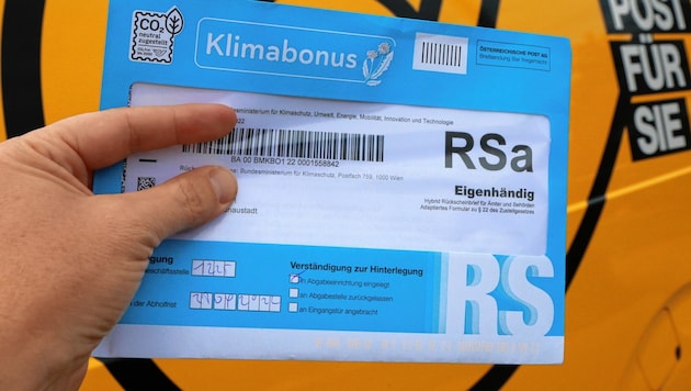 Den Klimabonus per RSa-Brief muss man persönlich und mit Ausweis übernehmen oder abholen. (Bild: Toppress/Karl Schöndorfer)