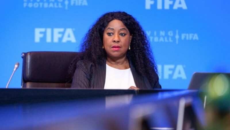 FIFA-Generalsekretärin Fatma Samoura (Bild: AFP)