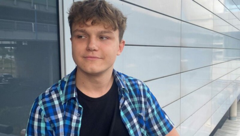 Jakob Fiala (18) ist im zweiten Lehrjahr als Elektroenergietechniker bei den Wiener Linien. (Bild: Krone KREATIV, zVg)