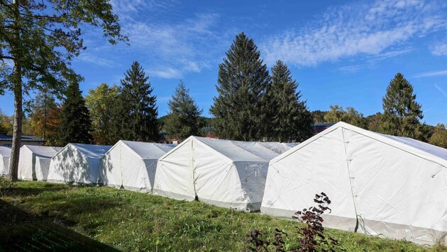 Die Zelte werden nun abgebaut. (Bild: Scharinger Daniel)