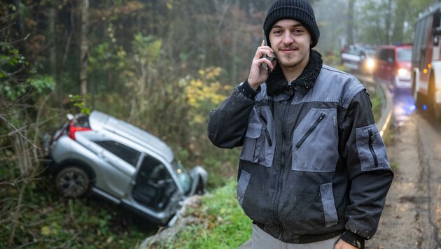 Admir Bekteshi entdeckte das abgestürzte Fahrzeug und holte mit dem Handy Hilfe. (Bild: Kerschbaummayr Werner)