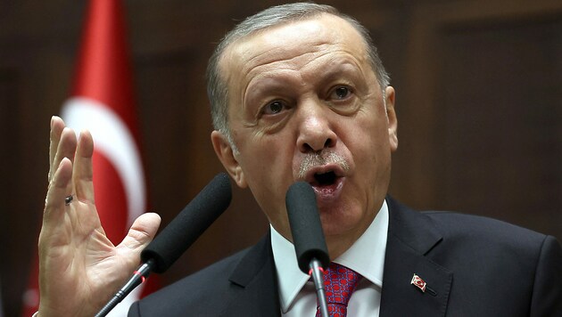 Präsident Recep Tayyip Erdogan sieht die Türkei weiterhin als Vermittler zwischen der Ukraine und Russland im gegenwärtigen Krieg. (Bild: APA/AFP/Adem Altem)