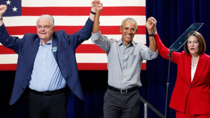 Der Governor von Nevada, Steve Sisolak, Ex-US-Präsident Barack Obama und US Senatorin Catherine Cortez Masto (Bild: AFP)