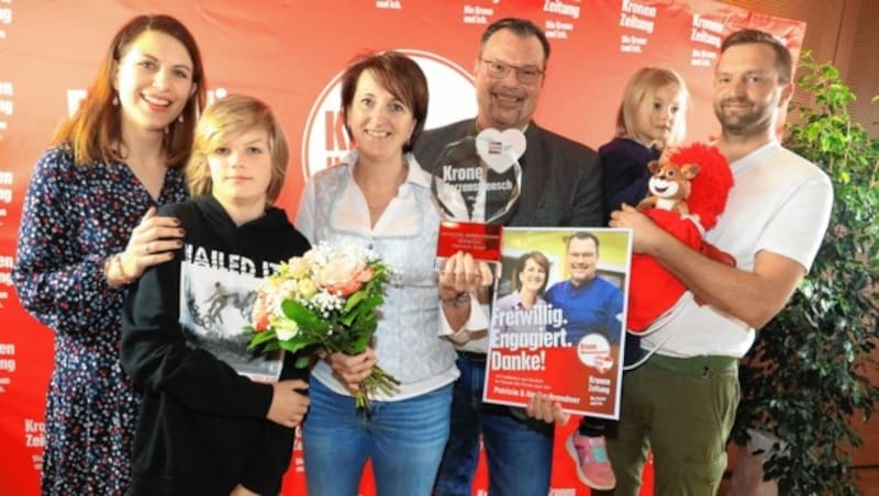 Patricia & Jürgen Brandner geben ihren Gutschein an eine Familie weiter, die bei einem Unwetter alles verloren hat. (Bild: Rojsek-Wiedergut Uta)