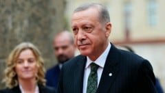 Der türkische Präsident Recep Tayyip Erdogan geht derzeit gegen Kurdenmilizen in Nordsyrien und im Nordirak vor. (Bild: AP)