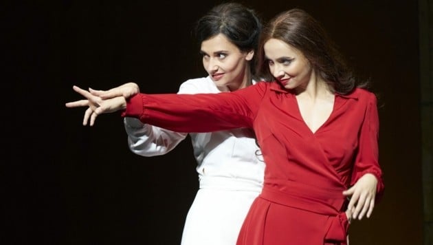 Fenja Lukas als Almirena (l.) mit Ilona Revolskaya als Armida (Bild: Herwig Prammer)