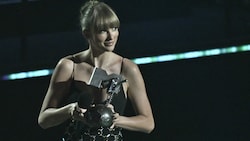 Taylor Swift holte sich gleich vier MTV Europe Music Awards in Düsseldorf ab. (Bild: AFP )