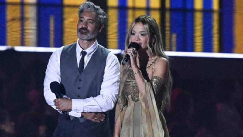 Taika Waititi und Rita Ora moderierten die Show. (Bild: AFP or licensors)