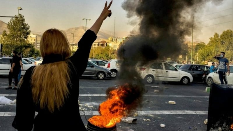 Tausenden Demonstranten droht im Iran die Hinrichtung - dennoch reißen die Proteste gegen das Regime nicht ab. (Bild: AP/Middle East Images)