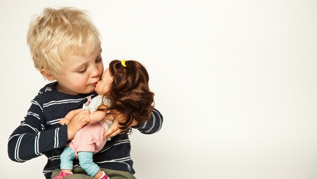 Geschlechterzu- schreibungen schränken Kinder in ihrer Entwicklung ein. Eltern sollen unterstützen und ein Vorbild sein. (Bild: stock.adobe.com)