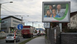 Das Plakat der Wiener Kliniken in der Münchner Bundesstraße ist eines von vielen, das man dieser Tage in der Stadt Salzburg sieht. (Bild: Tröster Andreas)