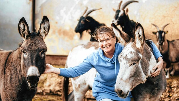 Tierheim-Leiterin Claudia Herka sorgt mit viel Herz und Kompetenz für ihre Schützlinge. (Bild: fotofraller.at)