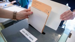 Die pannenreiche Abstimmung Ende September wird annulliert. (Bild: APA/AFP/Jan Zappner)