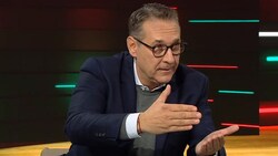 Ex-FPÖ-Chef Heinz-Christian Strache steht zu seinen Umfärbungswünschen im ORF. (Bild: PULS 24 (Screenshot))