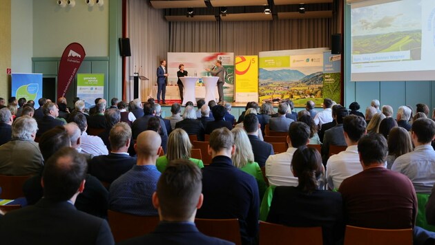 Mehr als 200 Teilnehmer kamen zur zweiten steirischen Klimaschutz-Gemeindekonferenz in Frohnleiten. (Bild: Land Steiermark/Martin Meieregger)