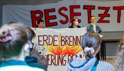 Seit Mittwochabend besetzen Aktivisten den Salzburger Unipark. (Bild: Tschepp Markus)