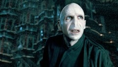 Ralph Fiennes als Lord Voldemort in „Harry Potter und der Orden des Phoenix“ (Bild: Ronald Grant / Mary Evans / picturedesk.com)