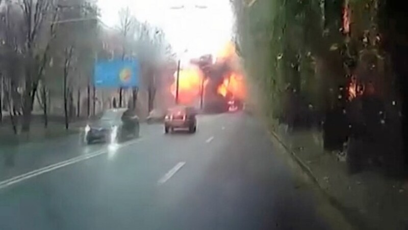 Die Angriffe ereigneten sich, als zahlreiche Ukrainer auf dem Weg zur Arbeit waren. (Bild: Screenshot kameraone)