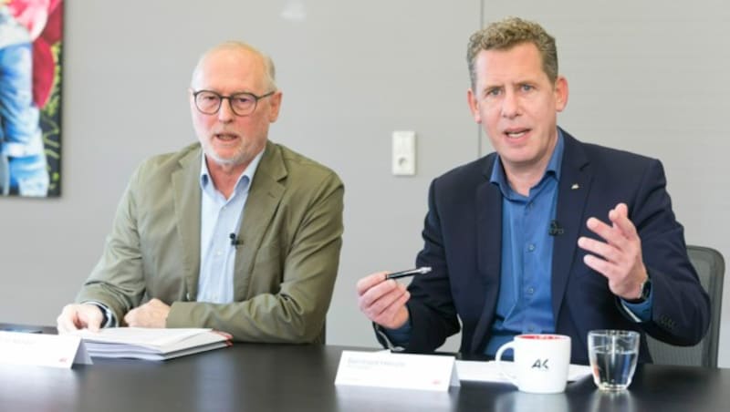 AK-Direktor Rainer Keckeis und AK-Präsident Bernhard Heinzle fordern von der Landesregierung, rasch sinnvolle Maßnahmen zu ergreifen. (Bild: Mathis Fotografie)