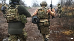 Ukrainische Soldaten im Osten des Landes (Bild: AP)