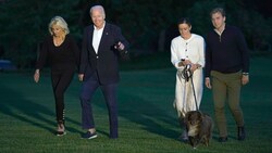Joe und Jill Biden mit Naomi Biden und Peter Neal (Bild: AP Photo/Susan Walsh, File)