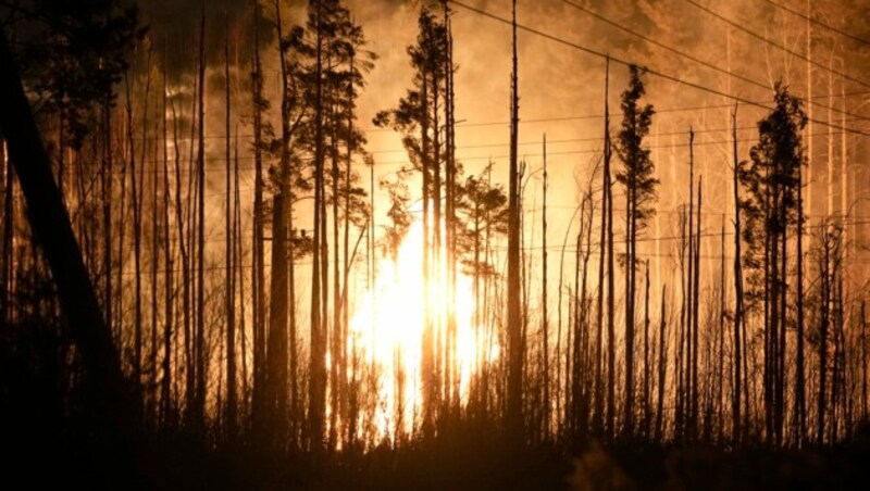 Am Samstag explodierte eine Gasleitung außerhalb von Sankt Petersburg und verursachte ein Feuer, dessen Flammen so hoch aufstiegen, dass sie in verschiedenen Teilen der Stadt zu sehen waren. (Bild: Associated Press)