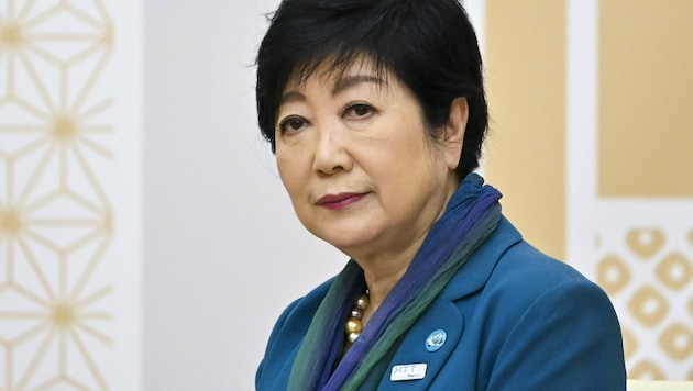 Die Gouverneurin von Tokio, Yuriko Koike (Bild), hat den Einwohnern der japanischen Hauptstadt das Tragen von Rollkragenpullovern zum Sparen von Heizkosten empfohlen. (Bild: AFP/Kazuhiro Nogi)