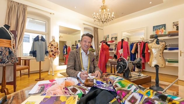 Gottfried Birklbauer in seinem Atelier. (Bild: Gregor Hartl)