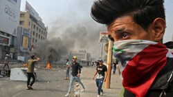 Zusammenstöße im Iran zwischen Demonstranten und Bereitschaftspolizei (Bild: AFP)